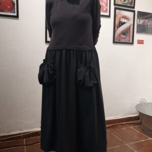 Vestido gris con bolsillos