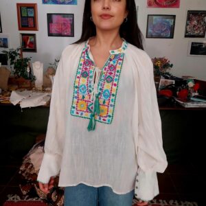 Blusa  con bordados